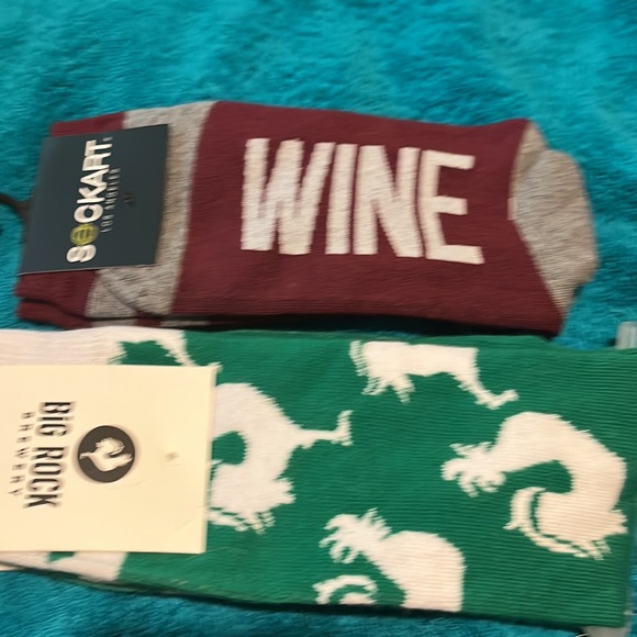🌈5 for $10 sale-Wine Not? & Big Rock Brewery bundle of socks - Picture 5 of 6